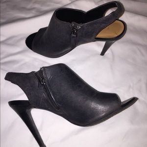 Tesori black leather peep toe heel, size 6
